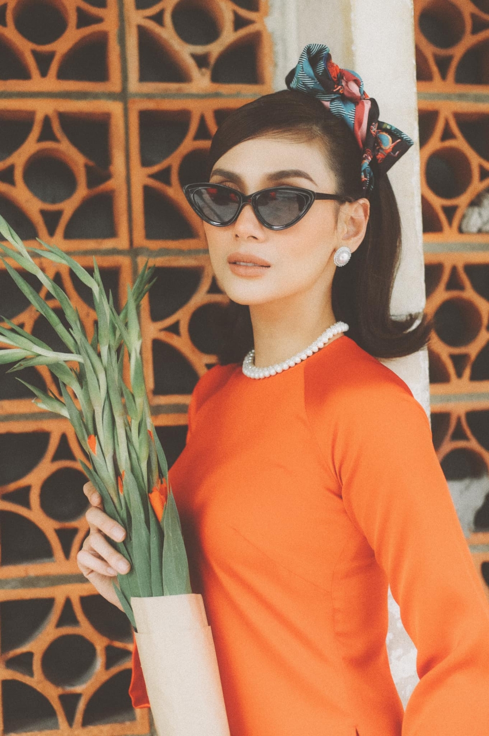 Sao Việt xúng xính váy áo chơi Tết