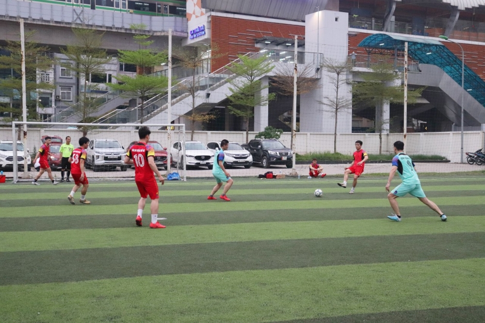 Giao hữu bóng đá giữa Đoàn Thanh niên báo Lao động Thủ đô và Công an quận Đống Đa