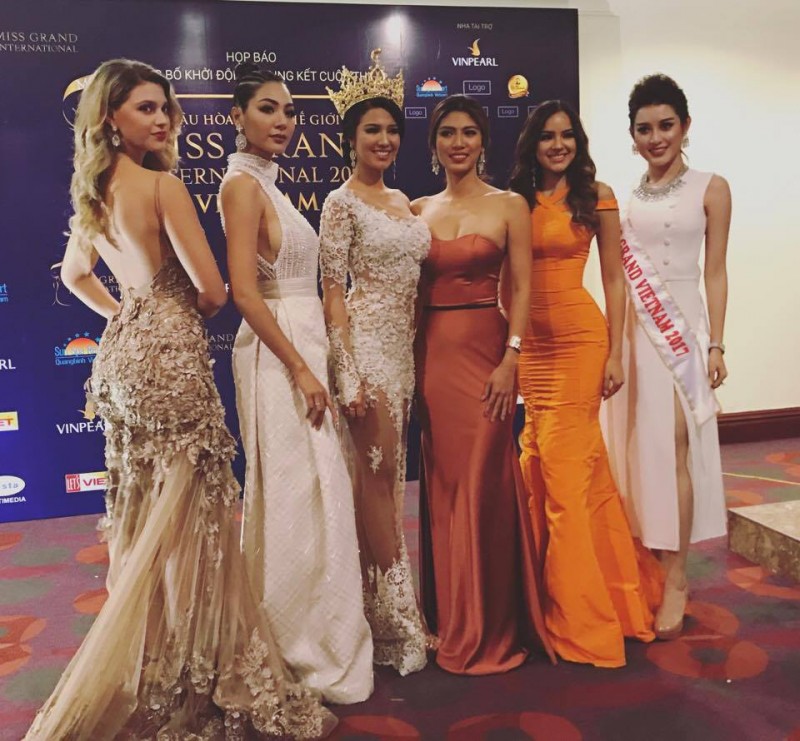 Huyền My đọ dáng với Top 5 Hoa hậu Hòa bình thế giới 2016