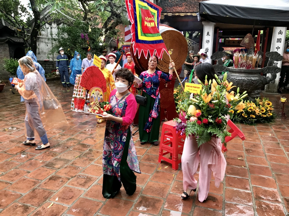 Rộn ràng lễ hội truyền thống đền Kim Liên
