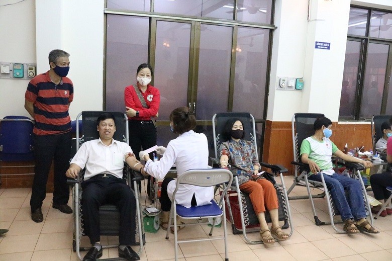 Hơn 100 công nhân, viên chức, lao động quận Nam Từ Liêm hưởng ứng hiến máu tình nguyện