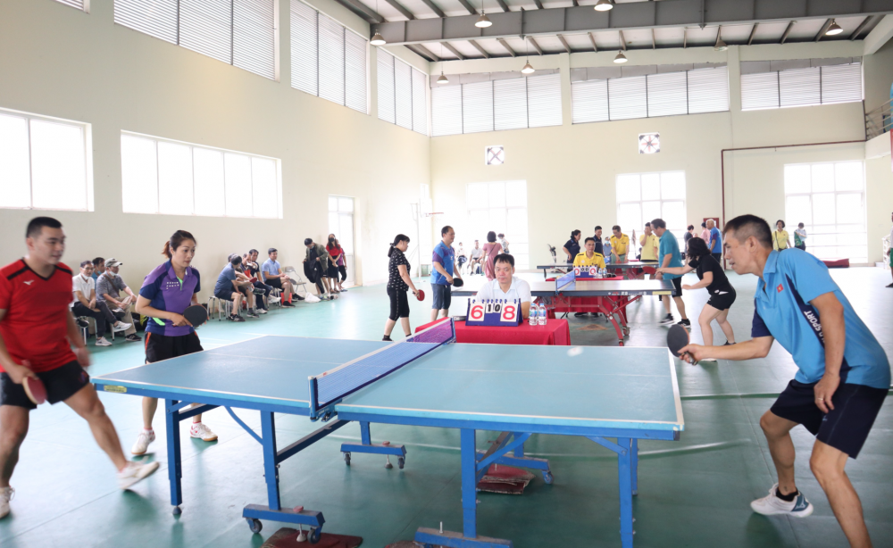 Hơn 200 CNVCLĐ tham gia Giải Cầu lông - Bóng bàn quận Nam Từ Liêm năm 2022