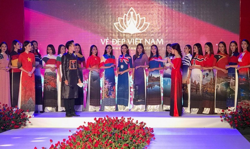 Vẻ đẹp Việt Nam 3 gây bất ngờ khi có mặt 56 vị Đại sứ quán