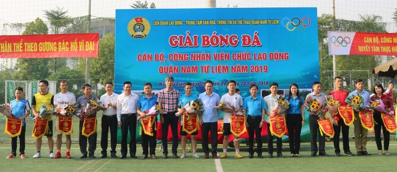 khai mac giai bong da trong cong nhan vien chuc lao dong quan nam tu liem