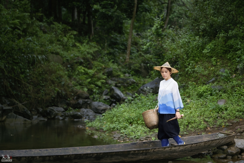 Cảnh sống bình yên, thơ mộng nơi núi rừng trong MV cover nhạc phim Tây Du Ký của Hoa Trần