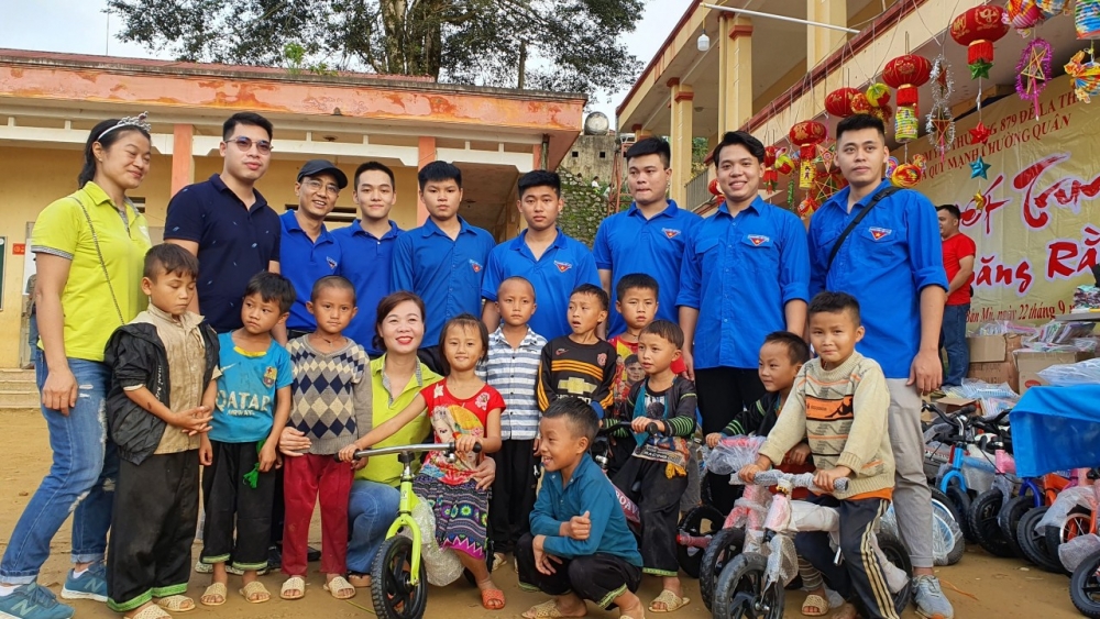 Tuổi trẻ quận Nam Từ Liêm mang Tết Trung thu đến với trẻ em vùng cao