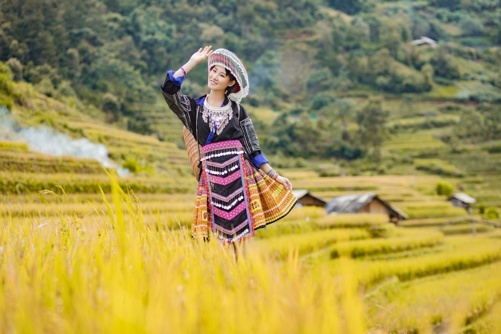 Hoa hậu du lịch châu Á- Phạm Lan Anh mê đắm vẻ đẹp mùa Thu Mù Cang Chải