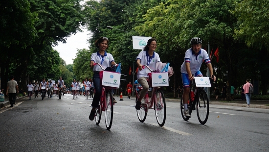 Sôi động hành trình xe đạp hữu nghị vì thành phố Hà Nội xanh năm 2020