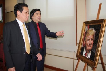 Phác họa chân dung lãnh đạo các nền kinh tế APEC bằng tranh ghép gốm
