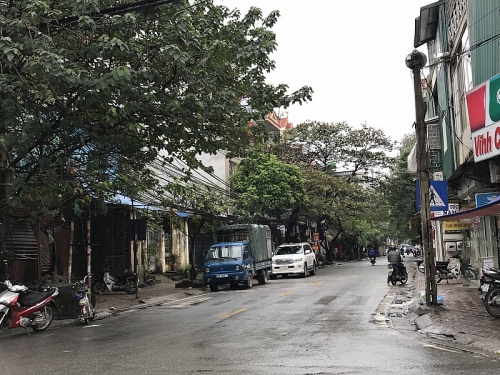 Quận Hai Bà Trưng sửa chữa mặt đường hành lang đê Hữu Hồng