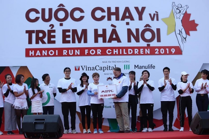 Người dân Thủ đô và bạn bè quốc tế chạy vì trẻ em Hà Nội