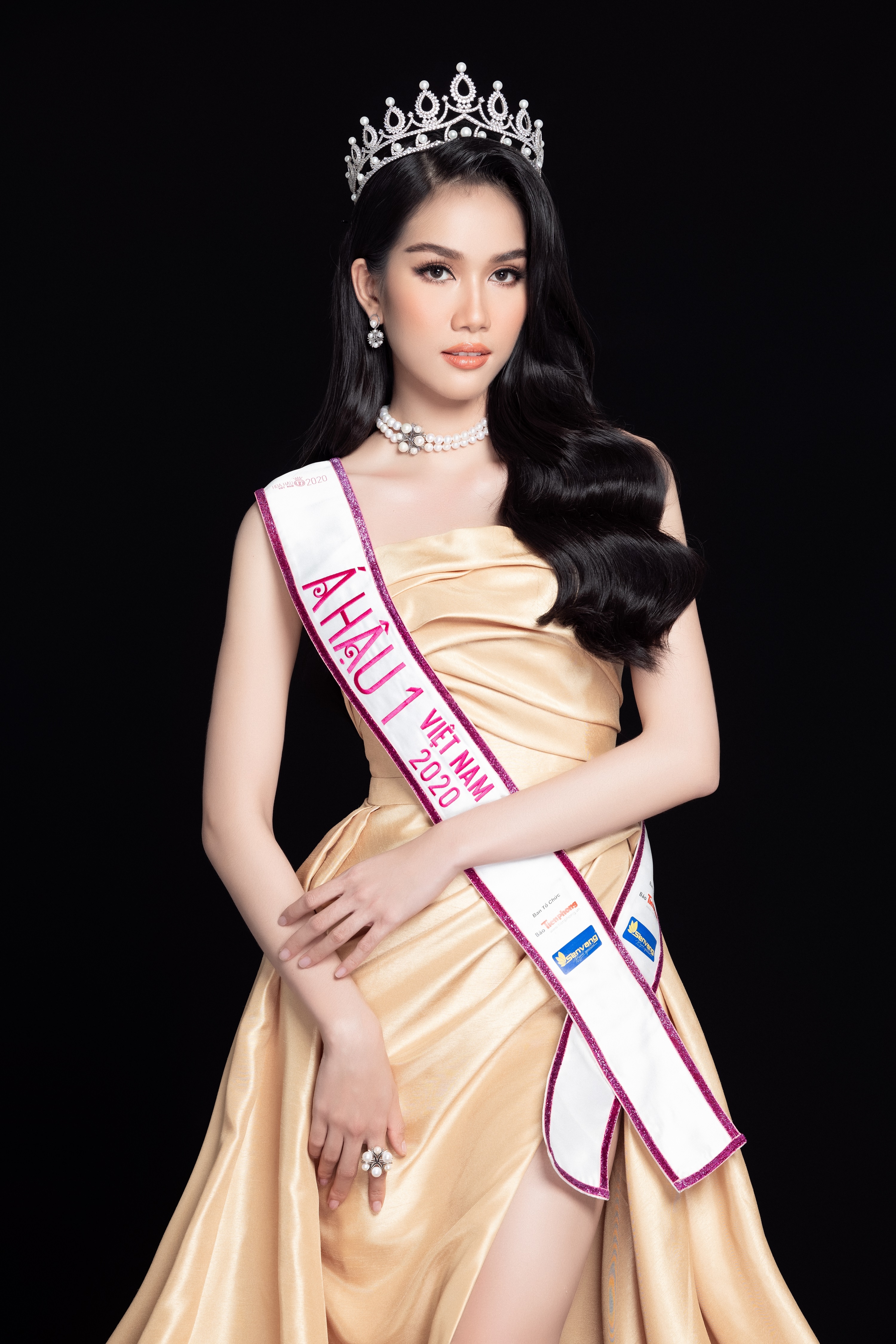 Chiêm ngưỡng nhan sắc Hoa hậu Đỗ Thị Hà và 2 Á hậu sau một tháng đăng quang