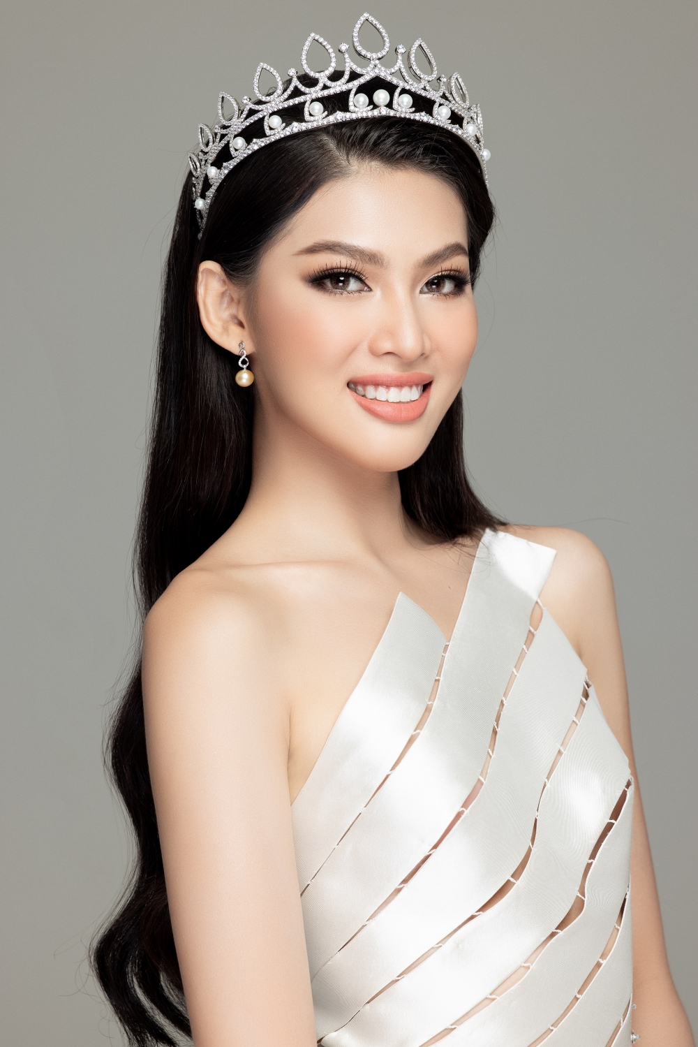 Chiêm ngưỡng nhan sắc Hoa hậu Đỗ Thị Hà và 2 Á hậu sau một tháng đăng quang