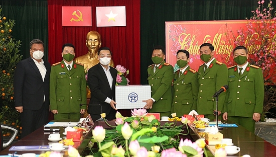 Chủ tịch UBND thành phố Hà Nội Chu Ngọc Anh đến thăm và chúc Tết cán bộ, chiến sĩ Công an