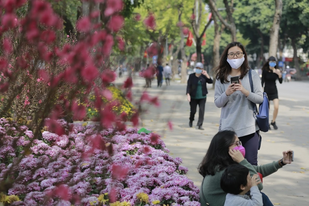 Hồ Gươm "thay áo mới" đón chào Tết Nguyên đán Tân Sửu 2021