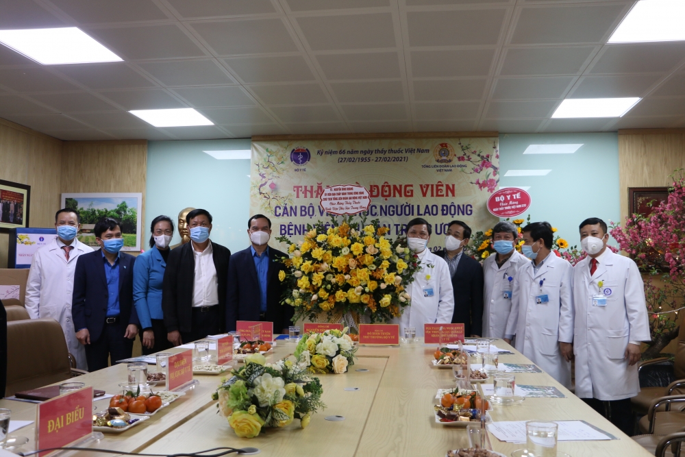 Thăm, chúc mừng Bệnh viện Phụ sản Trung ương nhân ngày Thầy thuốc Việt Nam