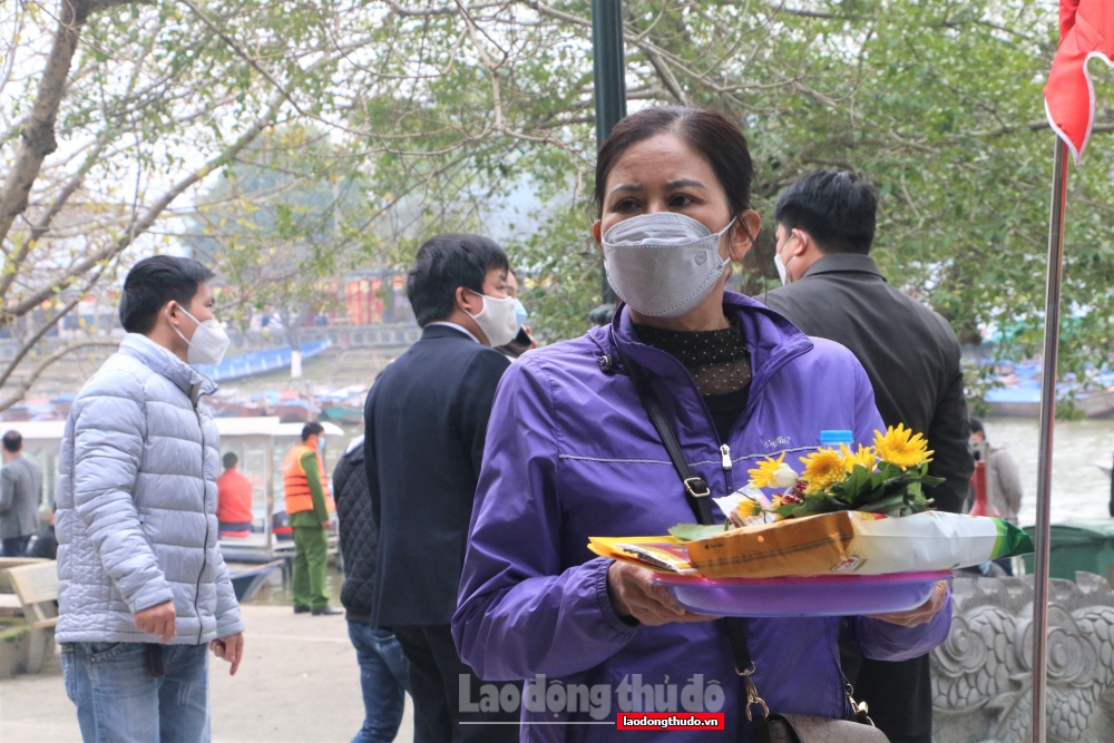 Ngày đầu chùa Hương chính thức mở cửa trở lại: Du khách, tiểu thương vui mừng