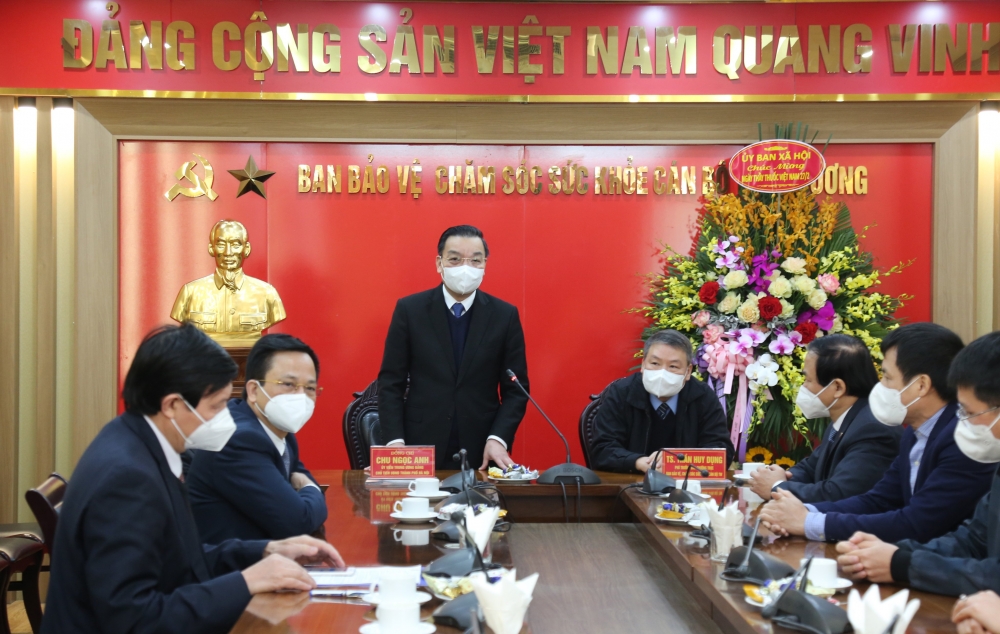 Chủ tịch UBND thành phố Hà Nội chúc mừng, tri ân lực lượng y tế nhân Ngày Thầy thuốc Việt Nam