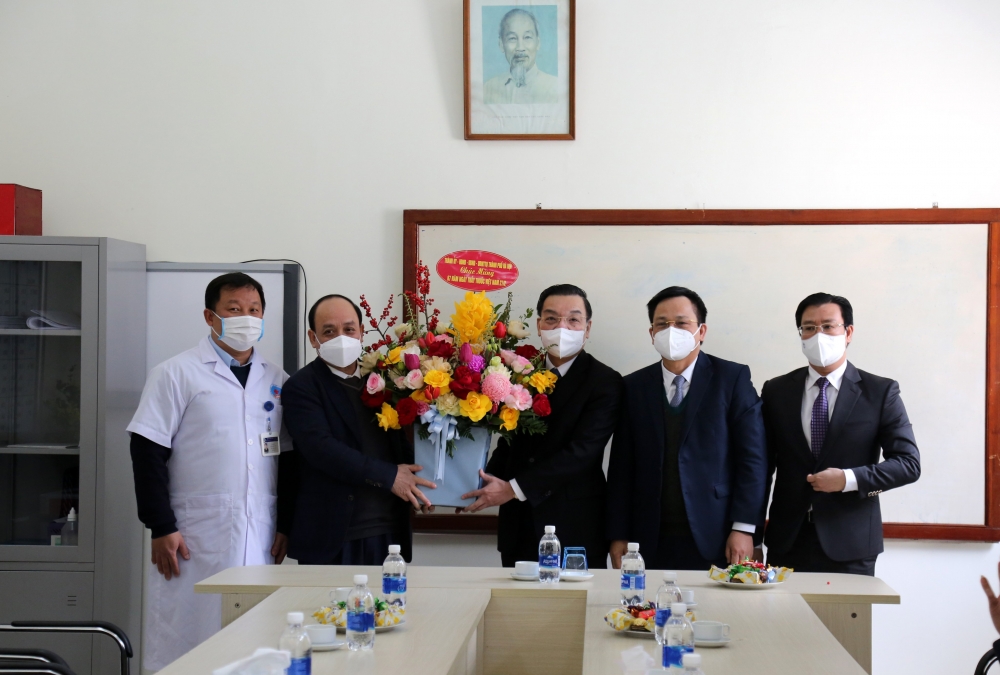 Chủ tịch UBND thành phố Hà Nội chúc mừng, tri ân lực lượng y tế nhân Ngày Thầy thuốc Việt Nam