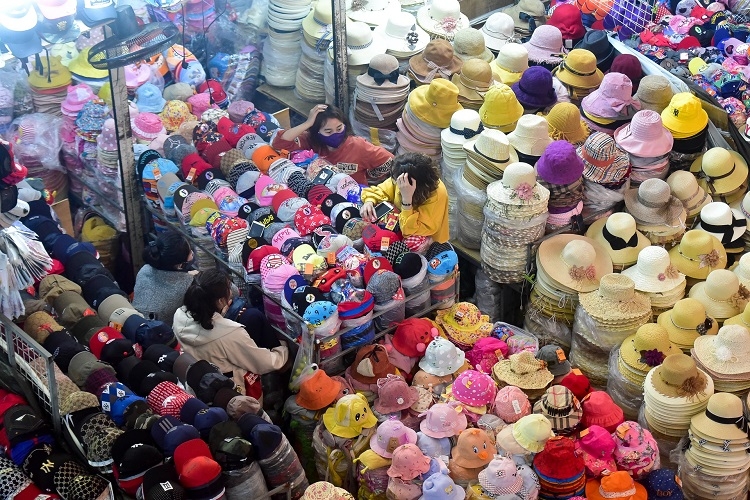 Khung cảnh đìu hiu tại chợ đầu mối lớn nhất Hà Nội