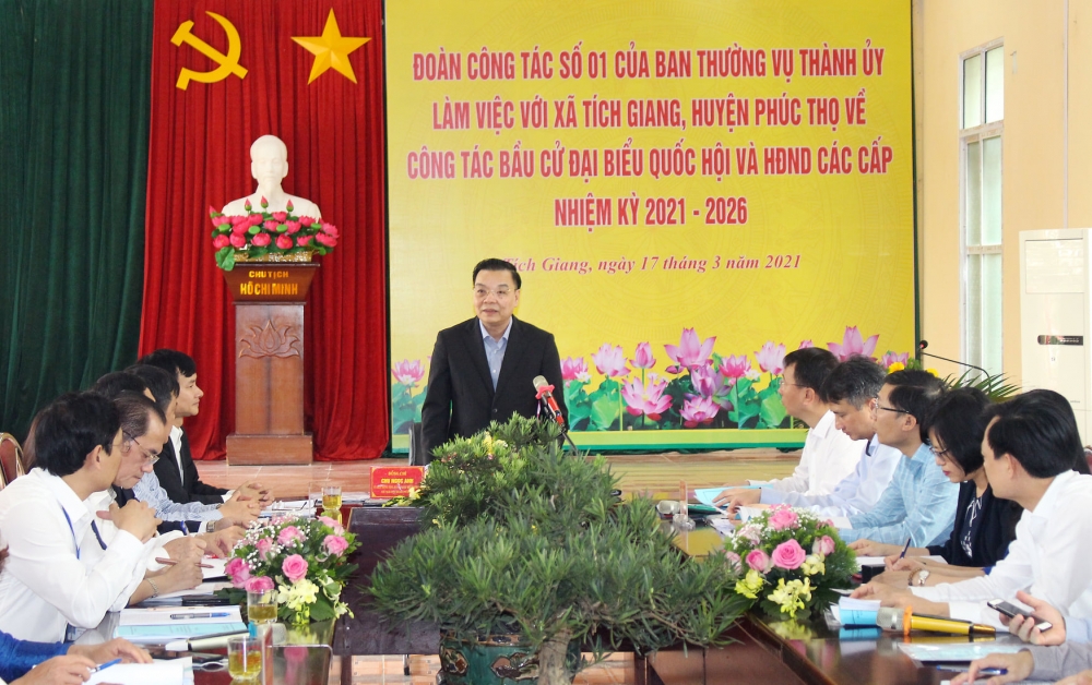 Chủ tịch Uỷ ban nhân dân Thành phố Chu Ngọc Anh kiểm tra công tác phục vụ bầu cử tại huyện Phúc Thọ