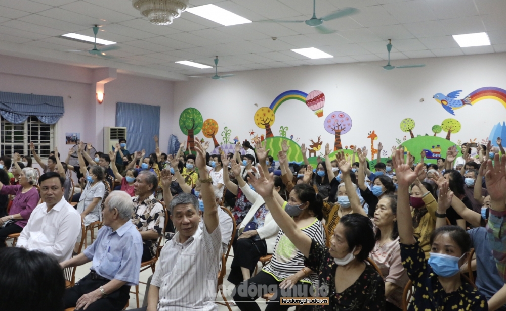 Cử tri nơi cư trú giới thiệu đồng chí Chu Ngọc Anh ứng cử đại biểu Hội đồng nhân dân Thành phố