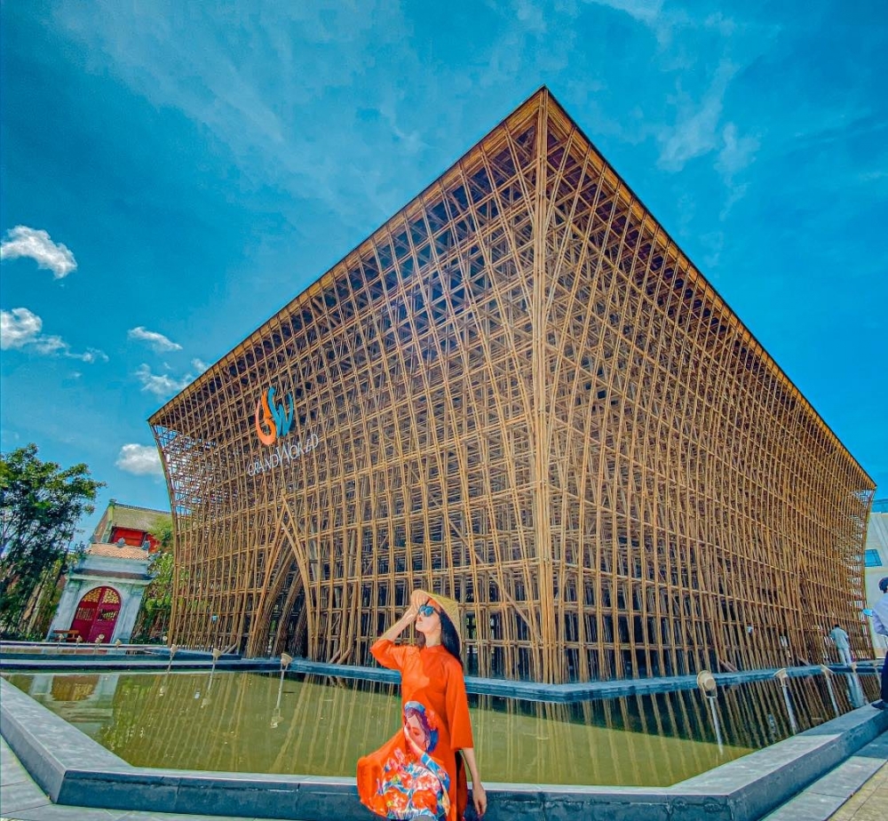 Choáng ngợp trước những hình ảnh đầu tiên của Nhà tre lớn nhất Việt Nam tại Phú Quốc