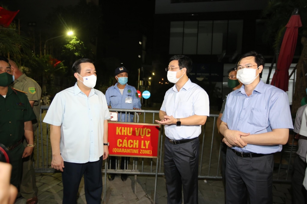 Phó Chủ tịch Ủy ban nhân dân thành phố Hà Nội Chử Xuân Dũng kiểm tra chung cư có ca nhiễm Covid-19