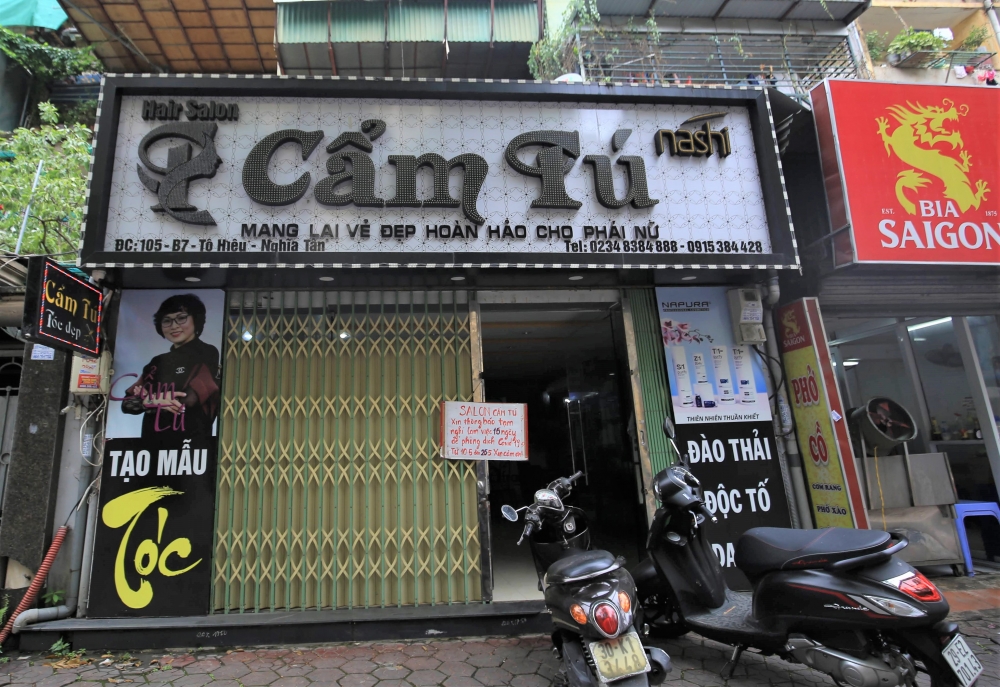 Hàng quán ở Hà Nội tất bật dọn dẹp, đóng cửa trước 12h