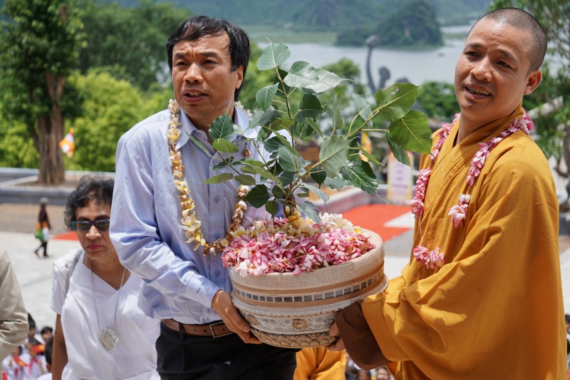 Hàng nghìn người tham dự lễ rước cây Bồ Đề về chùa Tam Chúc