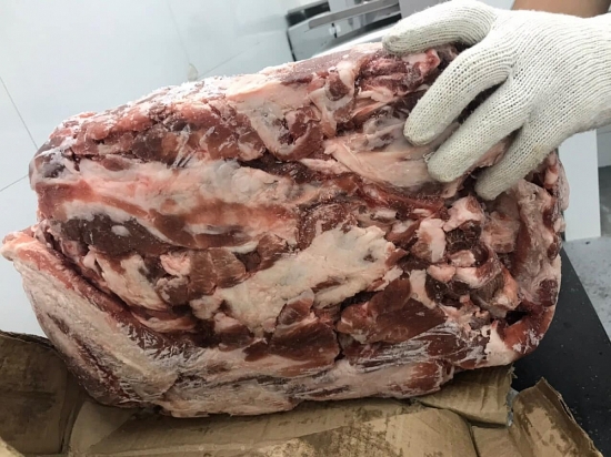 Thịt lợn giá rẻ tràn lan khắp "chợ mạng"