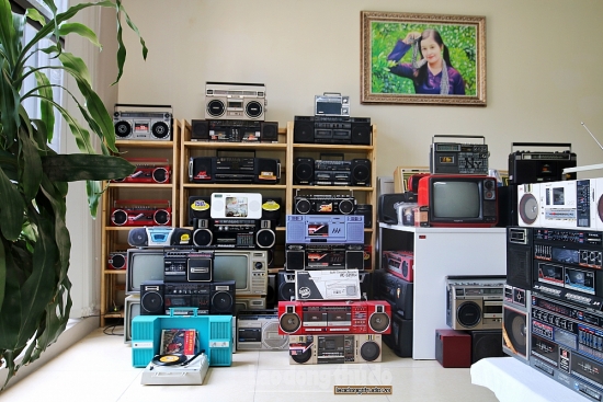 Choáng ngợp với bộ sưu tập hơn 1.000 chiếc radio cassette cổ ở Hà Nội