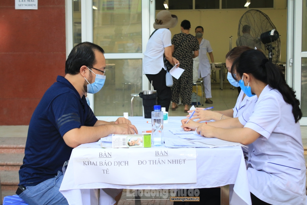 Chủ tịch Ủy ban nhân dân thành phố Hà Nội kêu gọi người dân thường xuyên khai báo y tế