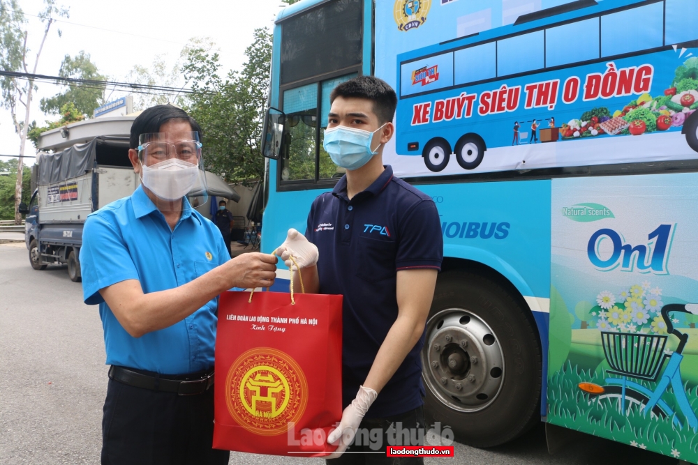 Ấm lòng người lao động từ những chuyến “Xe buýt siêu thị 0 đồng”