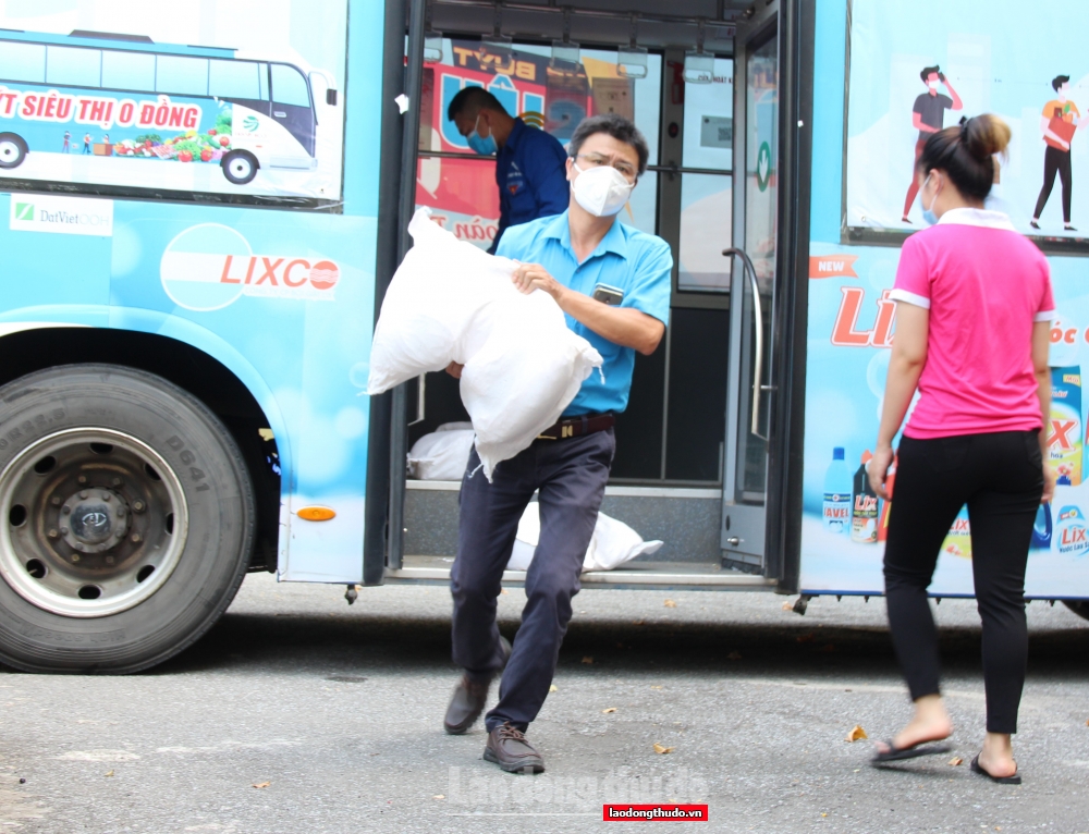 “Xe buýt siêu thị 0 đồng”: Lan tỏa yêu thương tới 15.000 công nhân, viên chức, lao động Thủ đô