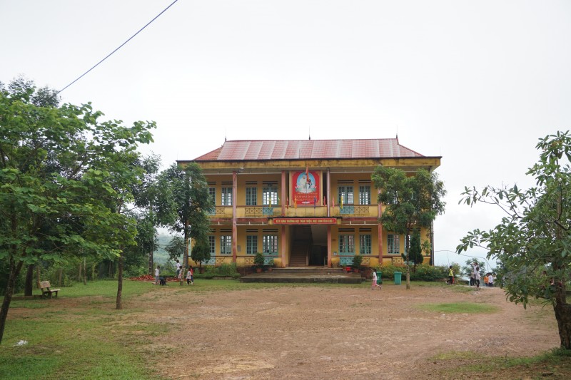 Trẻ vùng cao đón chờ năm học mới