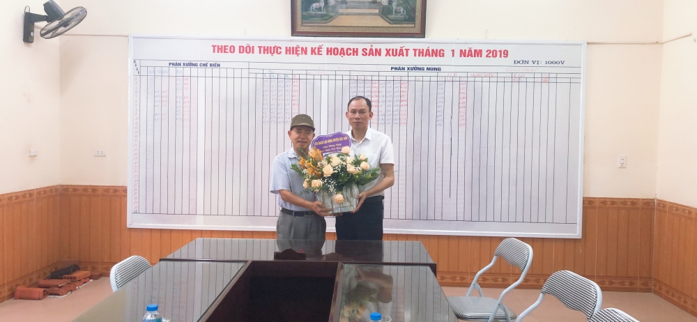 Liên đoàn Lao động huyện Sóc Sơn chúc mừng các doanh nghiệp nhân ngày Doanh nhân Việt Nam