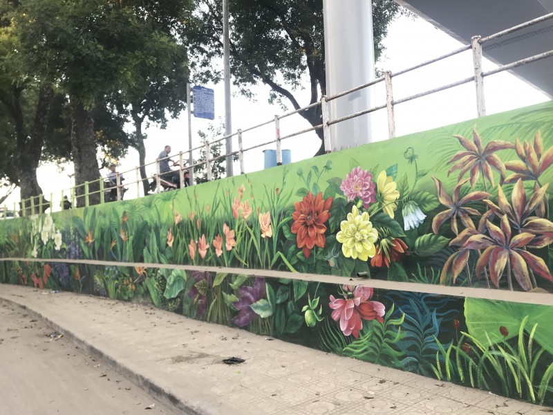 Độc đáo tranh tường "Hà Nội 12 mùa hoa"