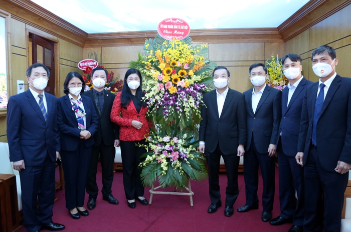 Chủ tịch UBND thành phố Hà Nội Chu Ngọc Anh chúc mừng Ủy ban MTTQ Việt Nam Thành phố nhân ngày truyền thống