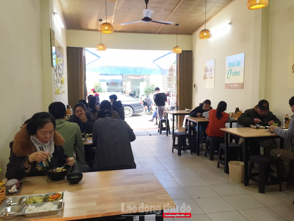 Quán ăn chay miễn phí giữa lòng Hà Nội phục vụ hơn 200 suất mỗi ngày