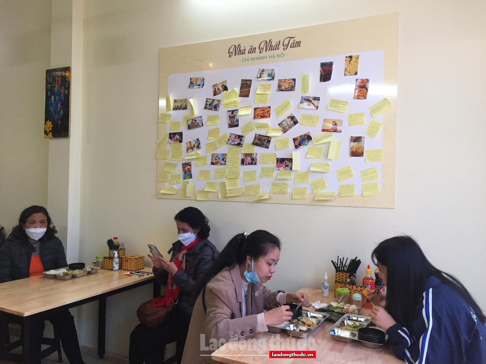 Quán ăn chay miễn phí giữa lòng Hà Nội phục vụ hơn 200 suất mỗi ngày