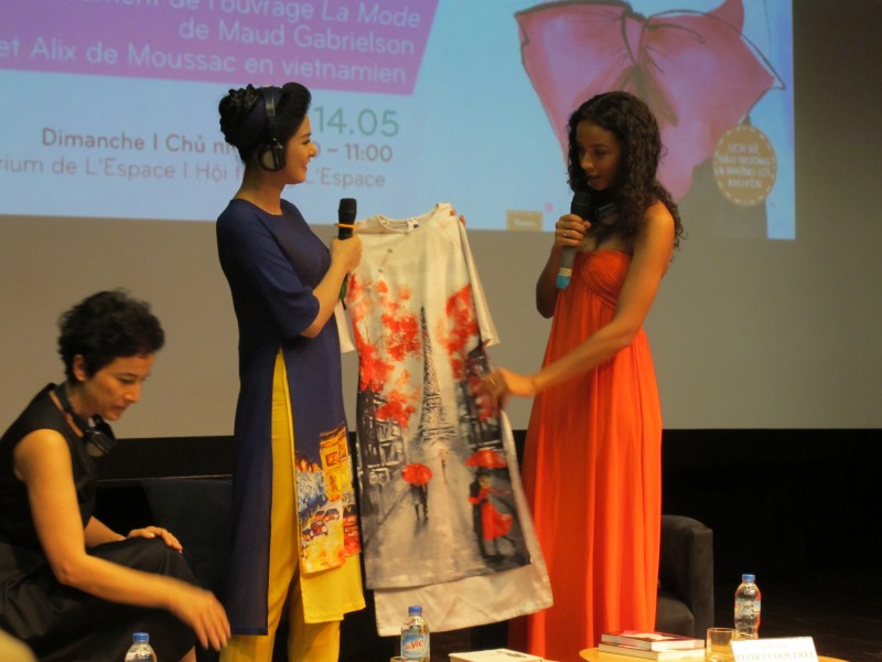 hoa hau phap flora coquerel giao luu voi nguoi dan ha noi