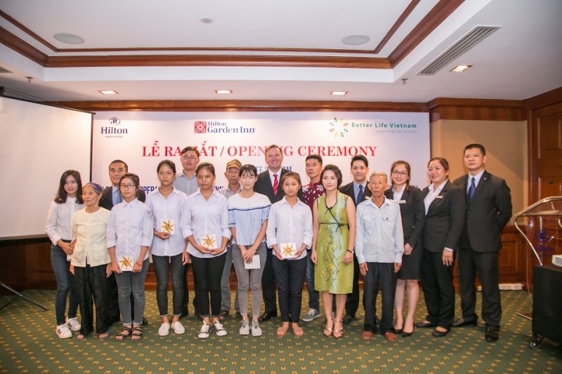 Hai khách sạn Hilton ở Hà Nội hỗ trợ định hướng nghề nghiệp cho thanh niên nghèo