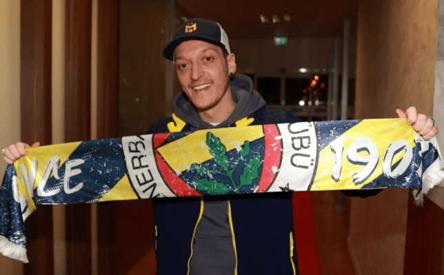 Mesut Ozil chính thức gia nhập Fenerbahce