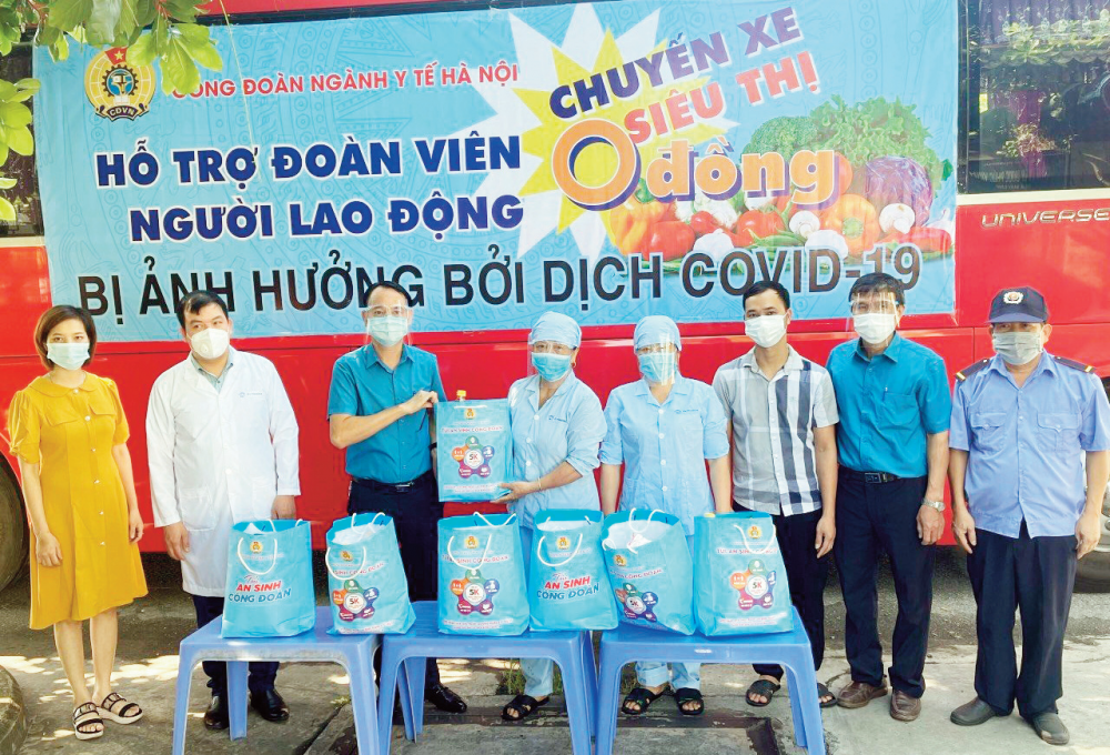 Công đoàn ngành Y tế Hà Nội tổ chức chương trình “Chuyến xe siêu thị 0 đồng” hỗ trợ người lao động bị thiếu việc làm, giảm thu nhập do ảnh hưởng của dịch Covid-19.