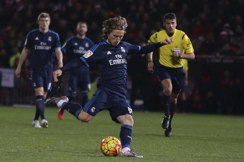 Luka Modric chuộc lỗi bằng bàn quyết định ở cuối trận