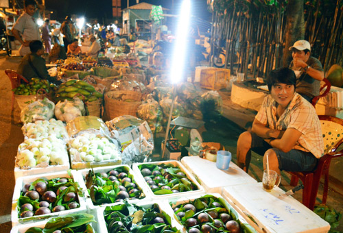 nhon nhip o khu cho noi xu dat mui nhung ngay giap tet