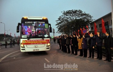 Cảm động những chuyến xe ấm tình công đoàn đưa công nhân về quê đón Tết