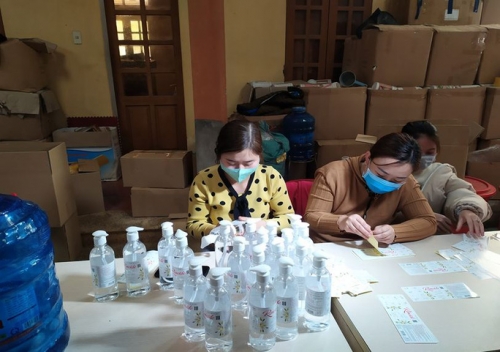 Phát hiện cơ sở sản xuất hàng ngàn chai nước rửa tay chống virus corona giả