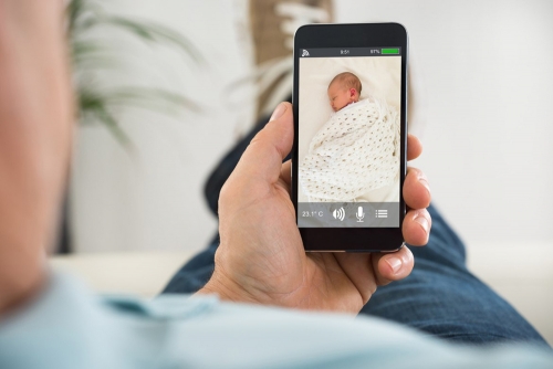 Cách dùng smartphone cũ giám sát thú cưng hoặc theo dõi em bé